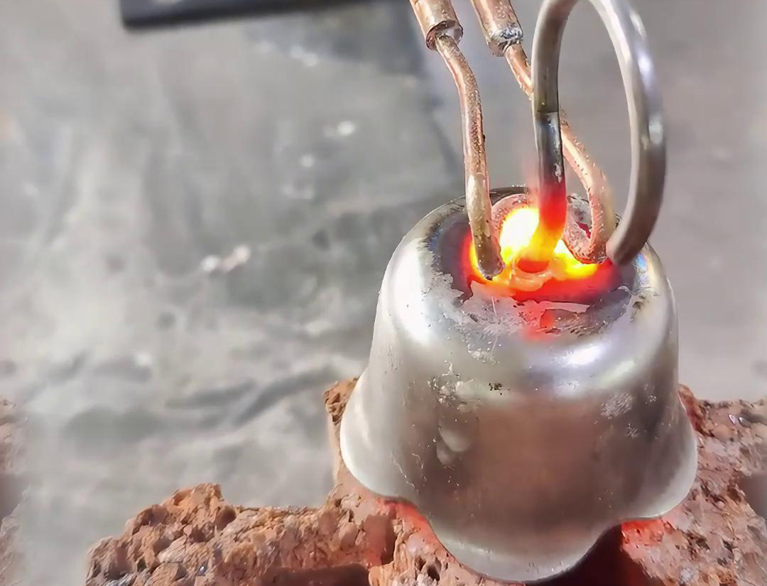 超高頻焊接機(jī)應(yīng)用于銅、鐵、鋁等各類同種或異種金屬材料的焊接