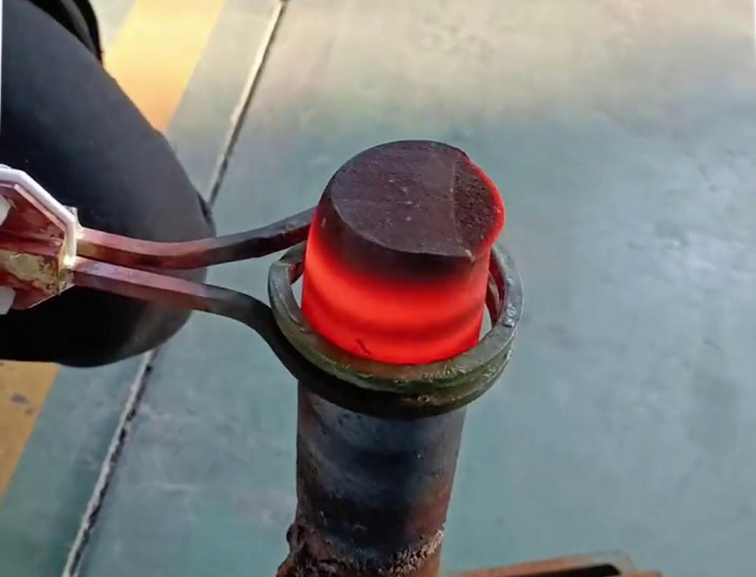 海拓手持式高頻加熱機(jī)，加熱實(shí)心棒料真有一手！