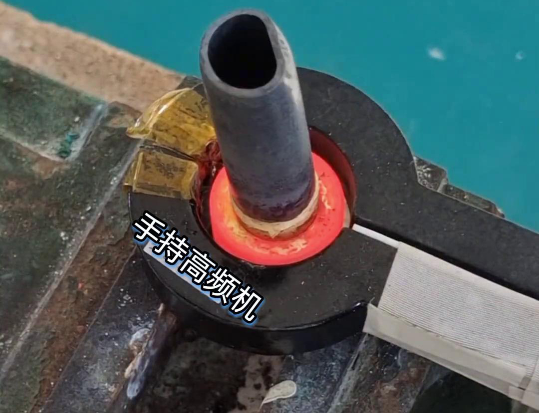 手持式高頻焊接機(jī)具有焊接速度快、焊接質(zhì)量高、操作簡(jiǎn)單等優(yōu)點(diǎn)