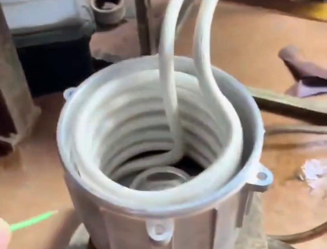 使用高頻機(jī)進(jìn)行電機(jī)熱套的優(yōu)點(diǎn)在于加熱速度快、溫度控制準(zhǔn)確、對(duì)材料影響小等