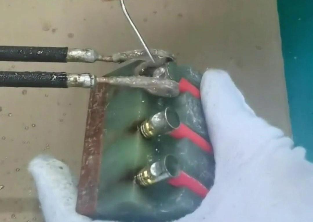 采用超高頻釬焊電線與銅端子的釬焊，這樣有效保障了其品質(zhì)，杜絕了虛焊假焊等因素